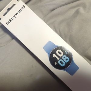 Samsung watch5 with charger and in the box